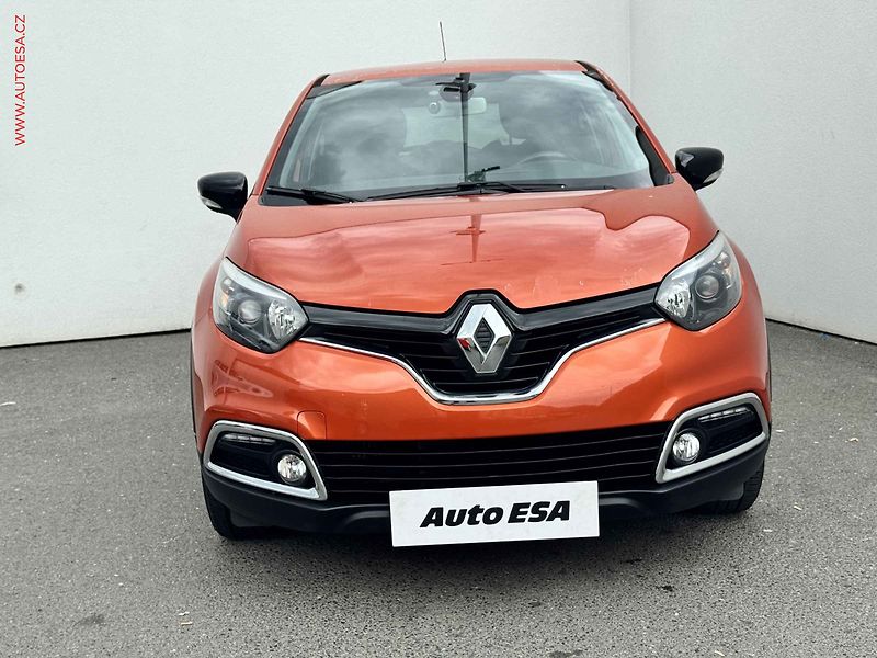 Renault Captur (2017) 0.9 TCe, ČR, AC, TZ, park - fotka 2 z 16
