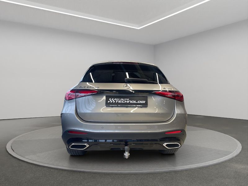 Mercedes-Benz GLC (2024) 300 de 4MATIC - fotka 6 z 21