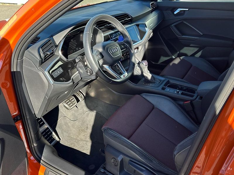 Audi Q3 Advanced 2.0 TDI 110 kW S tron - fotka 11 z 23