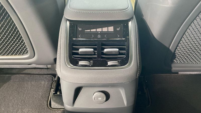 Volvo XC90 (2026) ULTRA BLACK EDITION, T8 AWD, 1 - fotka 13 z 15