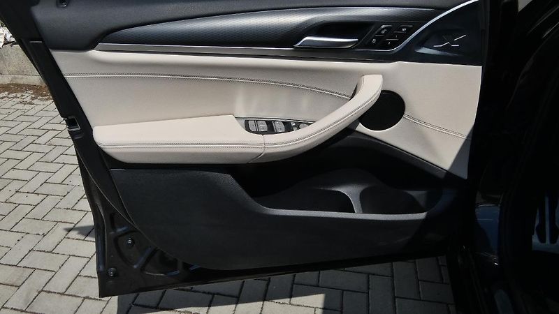 BMW X4 xDrive 30i M Sport - fotka 8 z 23