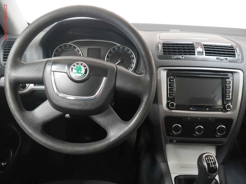 Škoda Octavia (2009) 1.6 TDi, ČR, AC, TZ, navi - fotka 13 z 15