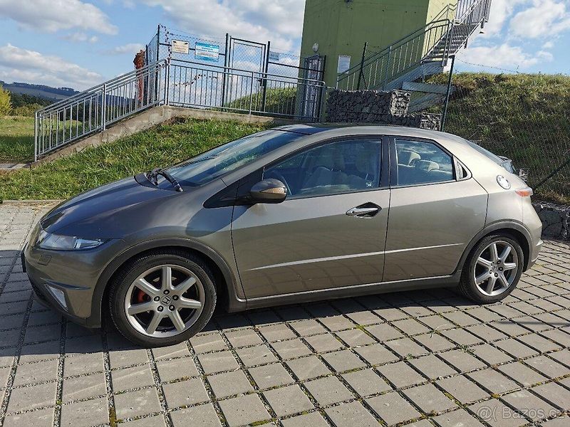 Honda Civic (2006) Nejvyšší výbava Executive  - fotka 3 z 17