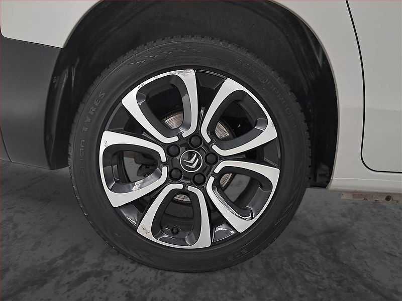 Citroën Berlingo (2019) Feel 1.2 PureTech, 5Míst, ČR - fotka 15 z 16