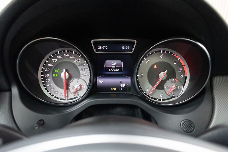 Mercedes-Benz GLA 220d 4MATIC*HARMAN*KAMERA*ČR 1 - fotka 22 z 41