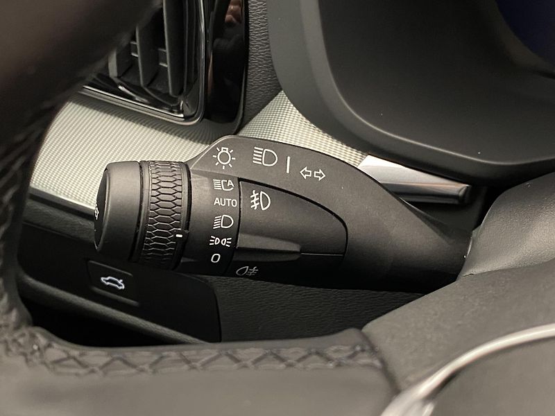 Volvo XC60 B5 AWD CORE AUT REZERVACE - fotka 22 z 52