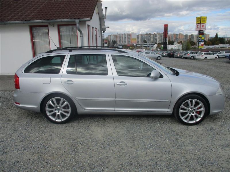 Škoda Octavia 2,0 TDI RS, aut.klima,tažné, - fotka 4 z 38