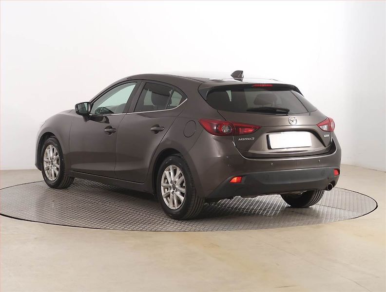 Mazda 3 (2015) 1.5 Skyactiv-G, Xenony - fotka 4 z 18
