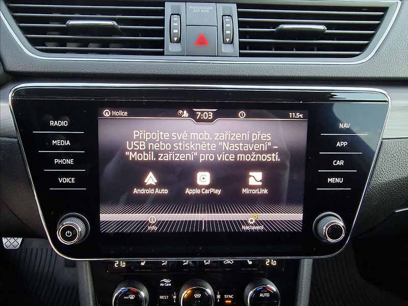 Škoda Superb 2.0TDI 110kW Style Combi,1Maj - fotka 25 z 49