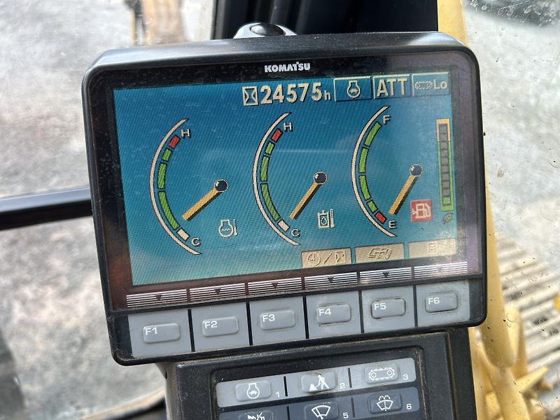 Komatsu (2006) PC210LC-8 - fotka 13 z 13