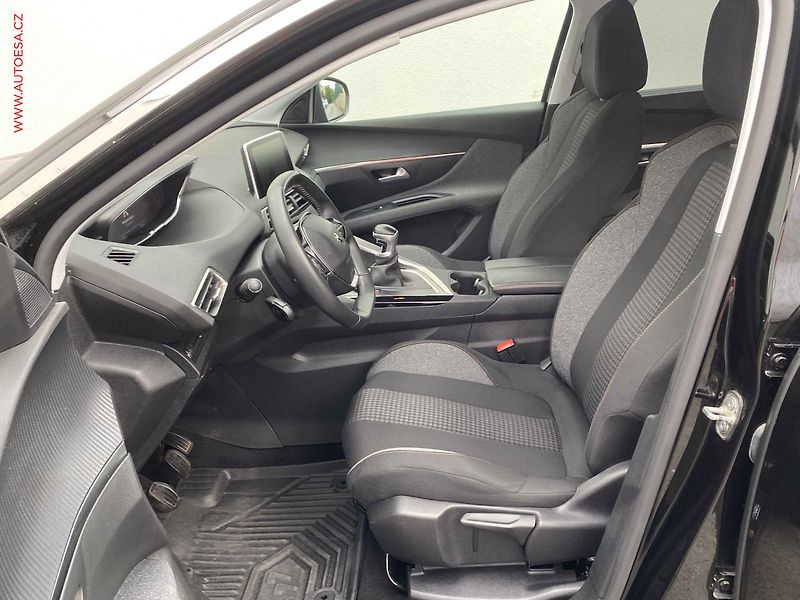 Peugeot 5008 (2019) 1.2 PT, AC, tempo, park.asist - fotka 9 z 15