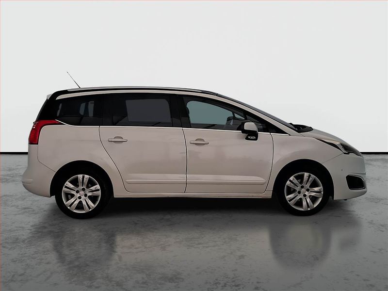 Peugeot 5008 (2014) 1.6 HDi, 7 míst, Navi - fotka 6 z 21