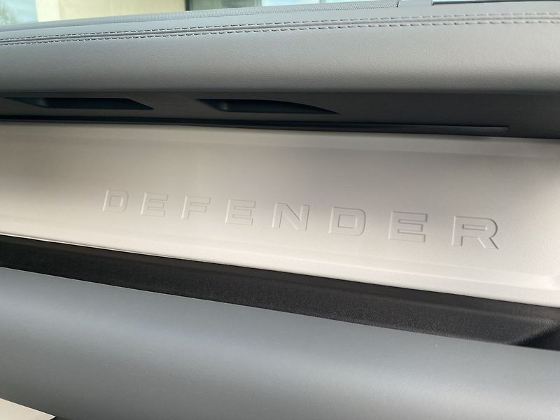 Land Rover Defender (2026) HSE X-Dynamic D350 110 - fotka 41 z 44