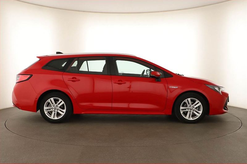 Toyota Corolla (2021) 1.8 Hybrid - fotka 6 z 16