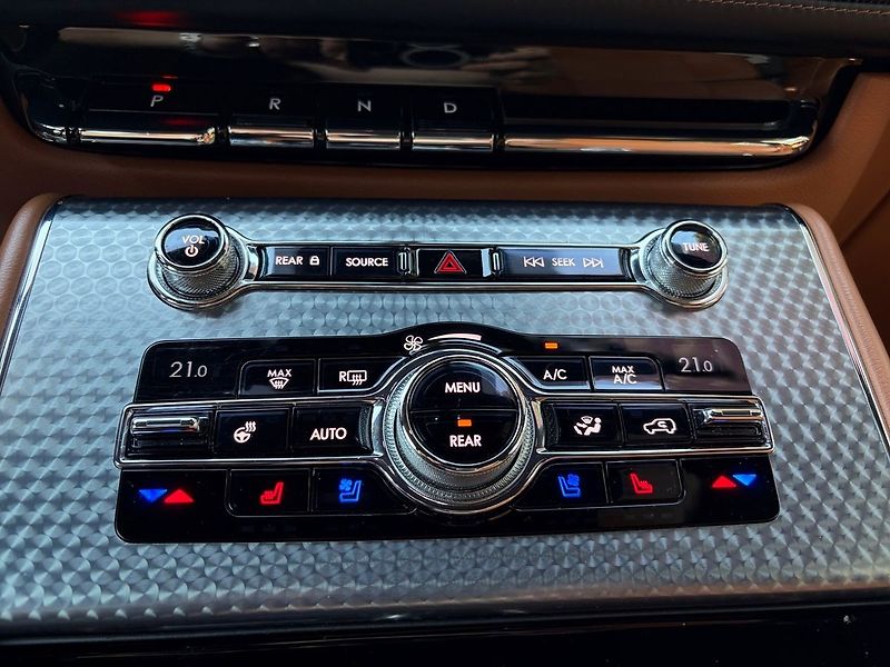 Lincoln Aviator 3,0 PHEV 4x4, - fotka 17 z 20
