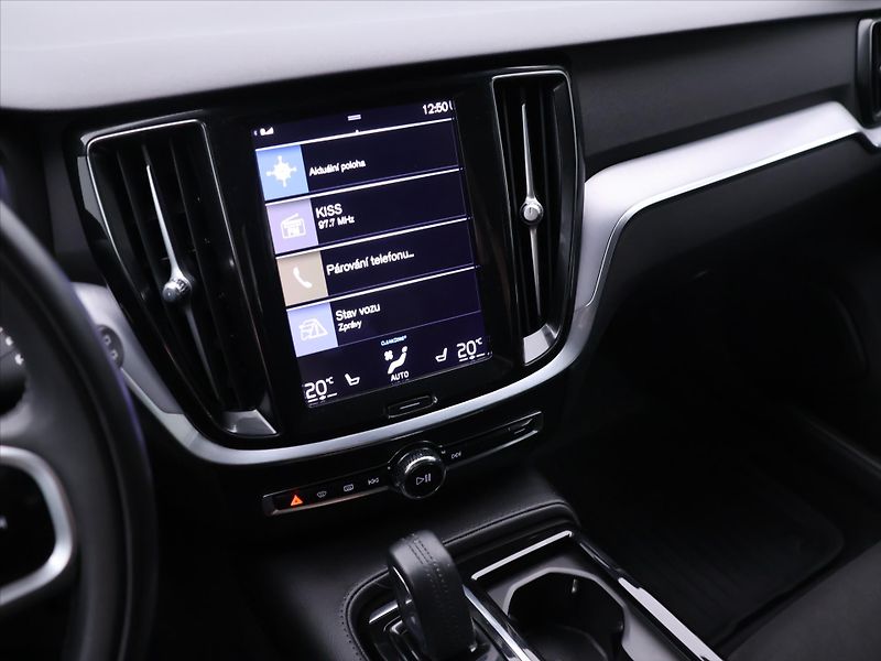 Volvo V60 2,0 B5 AWD Momentum Pro AT DPH - fotka 18 z 29