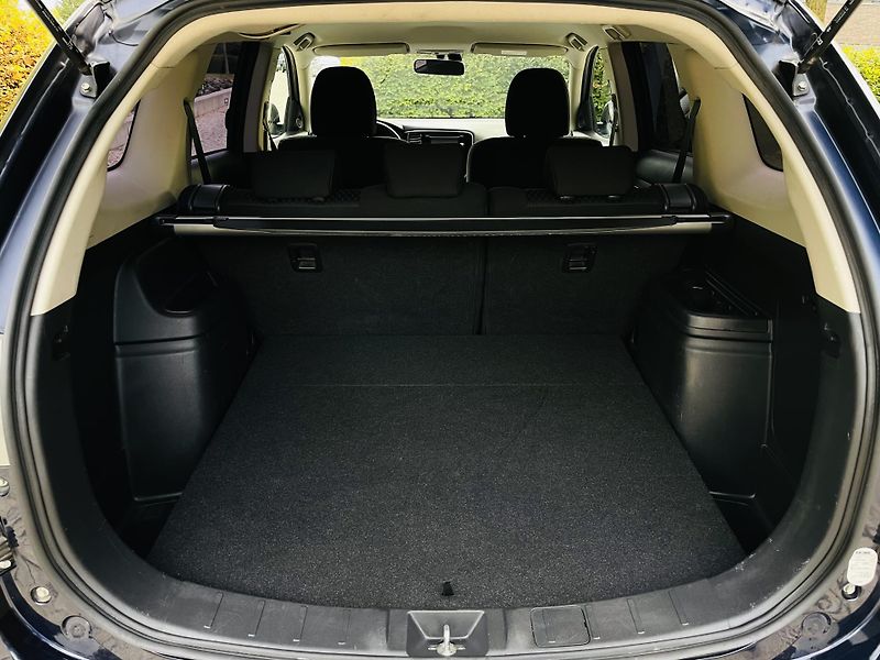 Mitsubishi Outlander 2.0i MANUÁL 1.MAJITEL TAŽNÉ - fotka 21 z 44