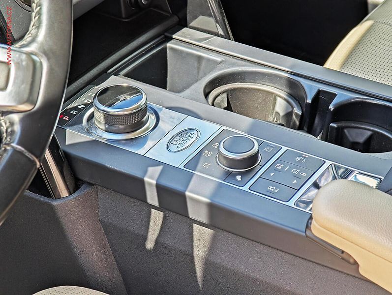 Land Rover Discovery (2019) 3.0 SD6 HSE, ČR, vzduch - fotka 17 z 20