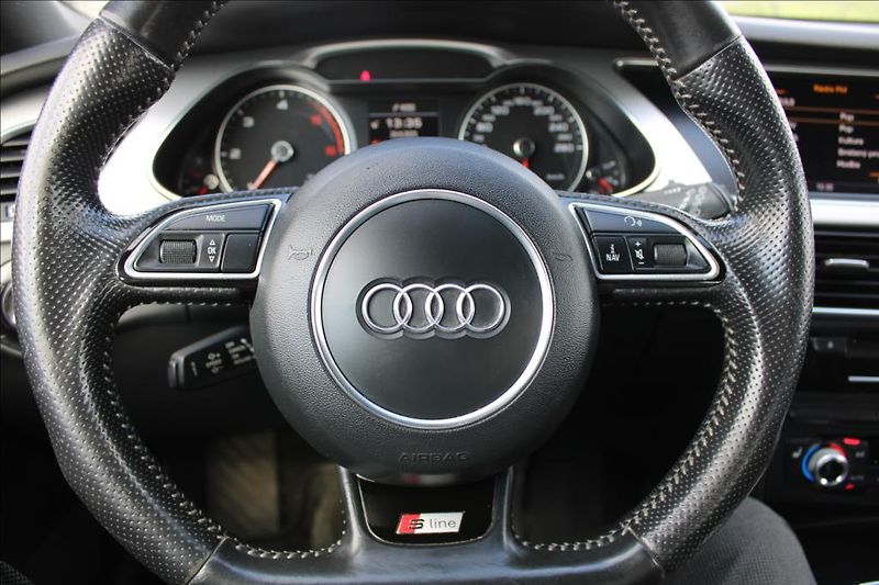 Audi A4 2,0 TDi  AUTOMAT, S-LINE - fotka 19 z 33