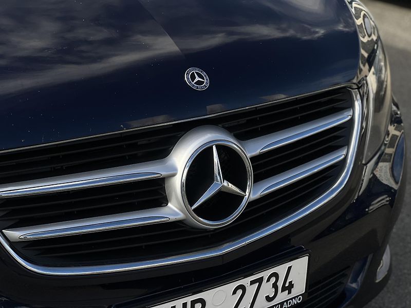 Mercedes-Benz Třídy V (2018)  V-Class 250d L 4MATIC - fotka 30 z 32
