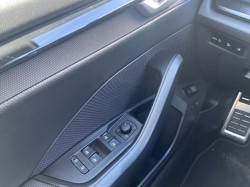 Škoda Octavia 2.0 TSI DSG / 195 kW RS - fotka 13 z 26
