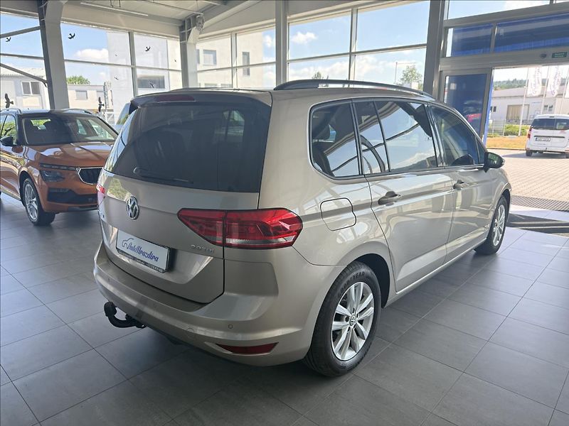 Volkswagen Touran 2,0   TDI 110kW,1.MAJ,7MÍST,TA - fotka 6 z 28