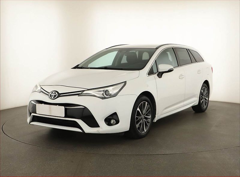 Toyota Avensis (2015) 2.0 D-4D, Navi, Tempomat - fotka 2 z 14