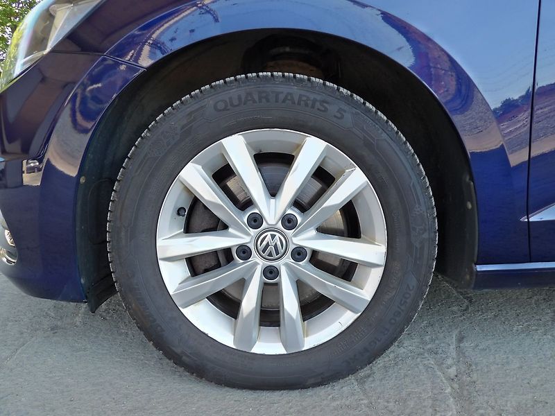 Volkswagen Touran 1.5TSI DSG Highline 7 míst TZ - fotka 32 z 37