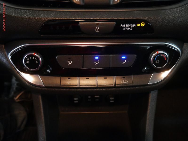 Hyundai i30 (2019) 1.6, ČR, AC, temp - fotka 15 z 18