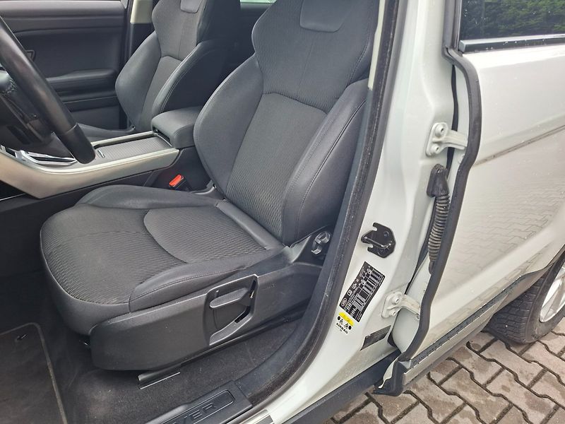 Land Rover Range Rover Evoque (2017) 2.0TD4 110kW 4X4 -NOVÉ V ČR - fotka 21 z 42