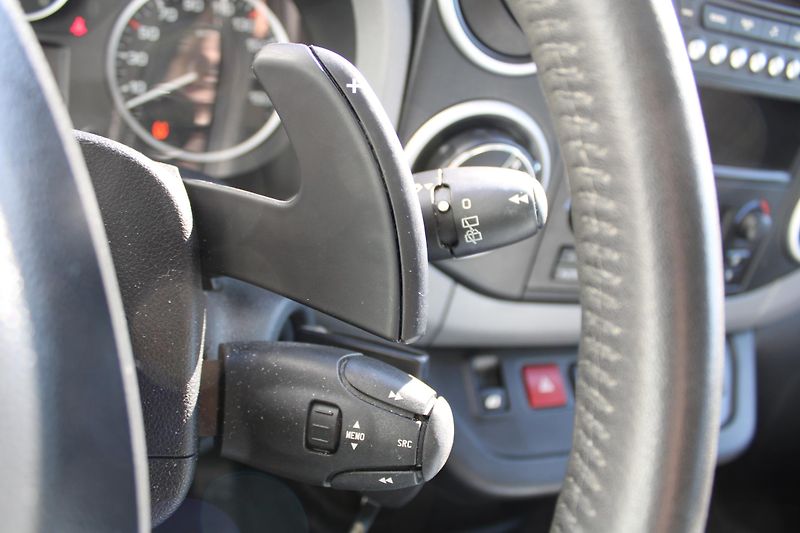 Citroën Berlingo 1,6 HDI Multispace Automat - fotka 15 z 21