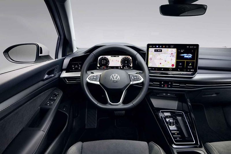 Golf je stále k mání ve verzích kombi, hatchback i GTI