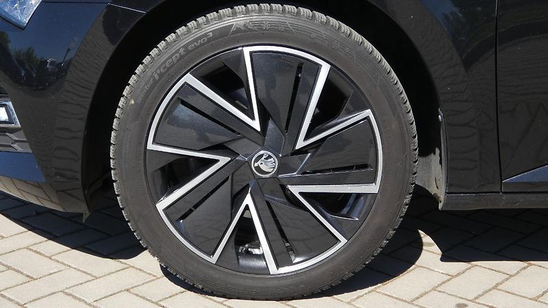 Škoda Superb Combi 1.5 TSI DSG Style - fotka 26 z 27