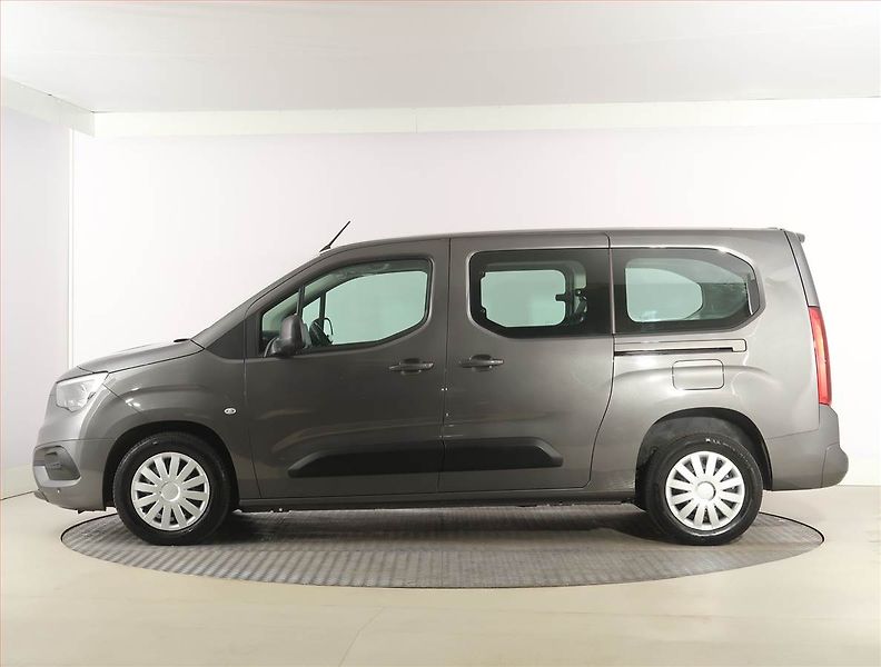 Opel Combo (2021) Edition 1.2 Turbo, 7Míst, 1Maj - fotka 3 z 24