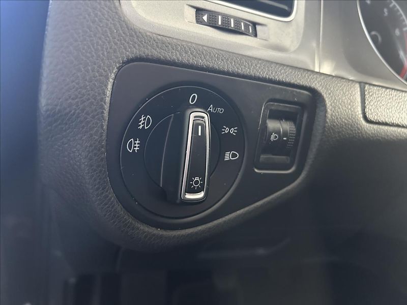 Volkswagen Golf 1,2   TSI,LOUNGE,SERVISKA,2.MA - fotka 12 z 28