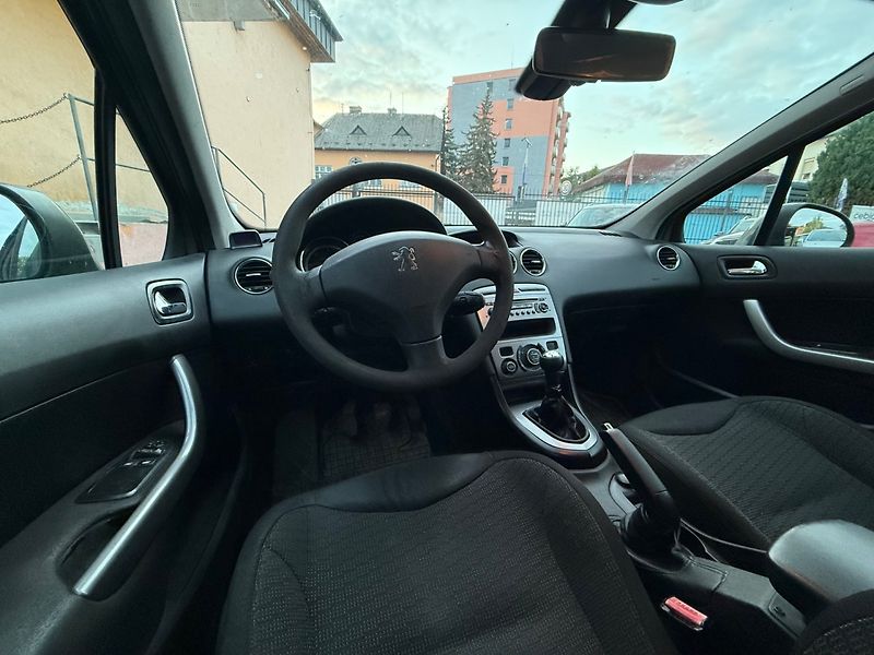 Peugeot 308 (2009) 1.6 HDI Kombi - fotka 8 z 10