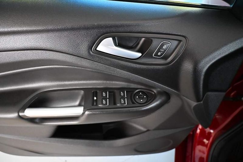 Ford Kuga (2018) 2.0 ST-LINE 4x4 Bi-Xenon Kamer - fotka 14 z 32