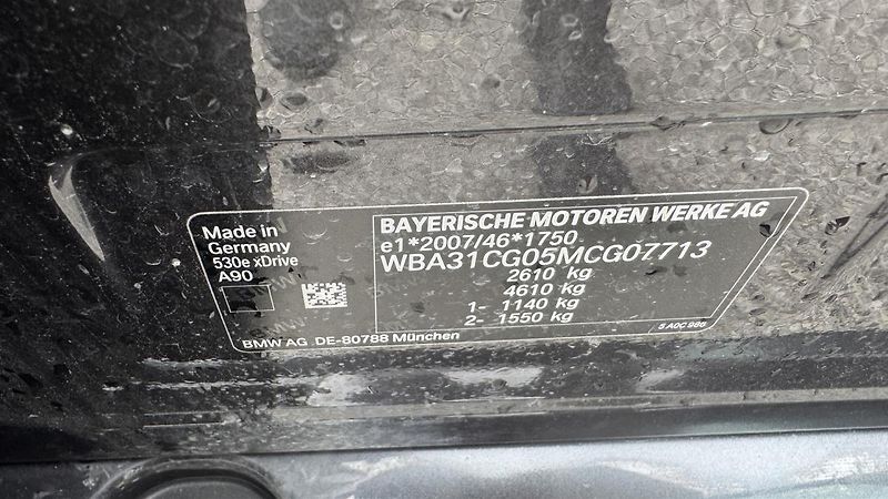BMW Řada 5 530e xDrive Mpaket - fotka 14 z 14