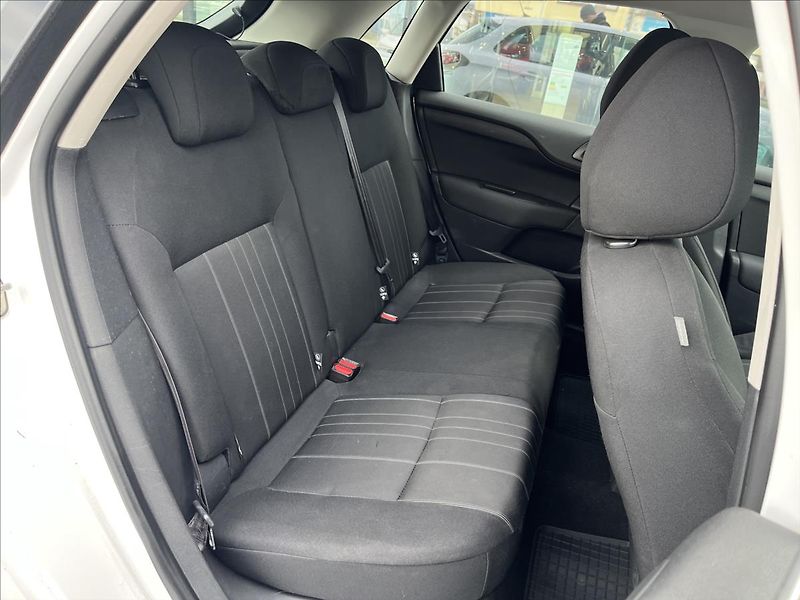 Citroën C4 1,6 BlueHDi  Live Edition - fotka 16 z 22