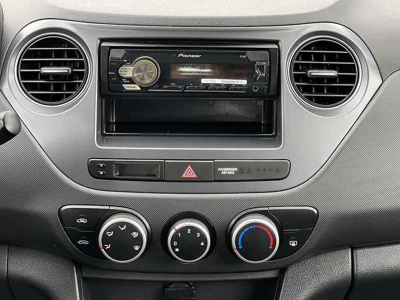 Hyundai i10 1.0i 49kw ABS KOUPENO V ČR - fotka 15 z 31