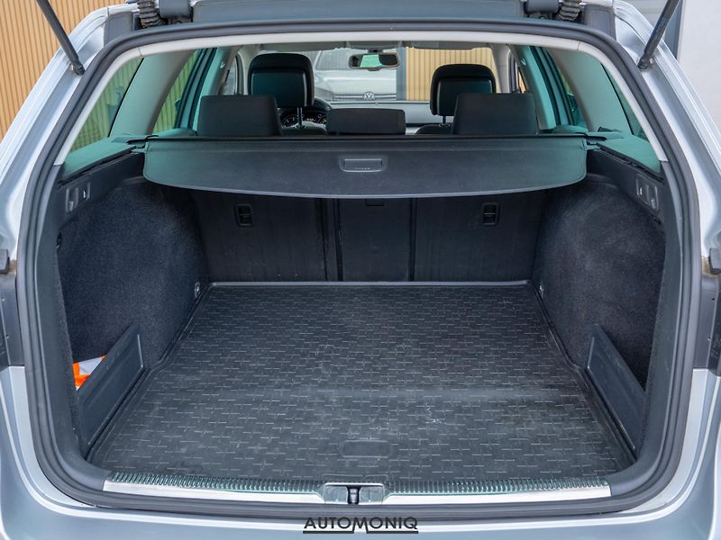 Volkswagen Passat Variant (2012) 1.6 TDI Servis, Výhrev s. - fotka 12 z 20