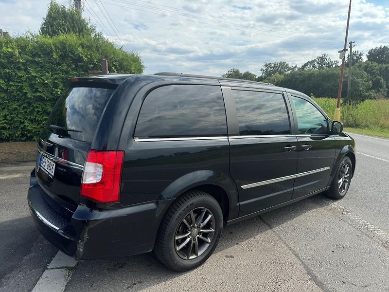 Chrysler Town & Country (2012) 3.6 RT Stown DVD 2012 - fotka 4 z 19