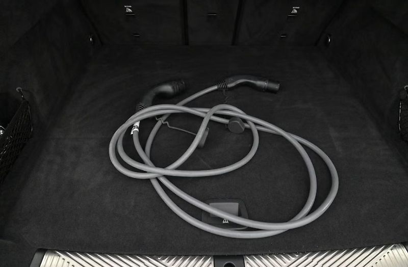 BMW i5 eDrive40 Touring M SoH 96% Kam - fotka 21 z 26