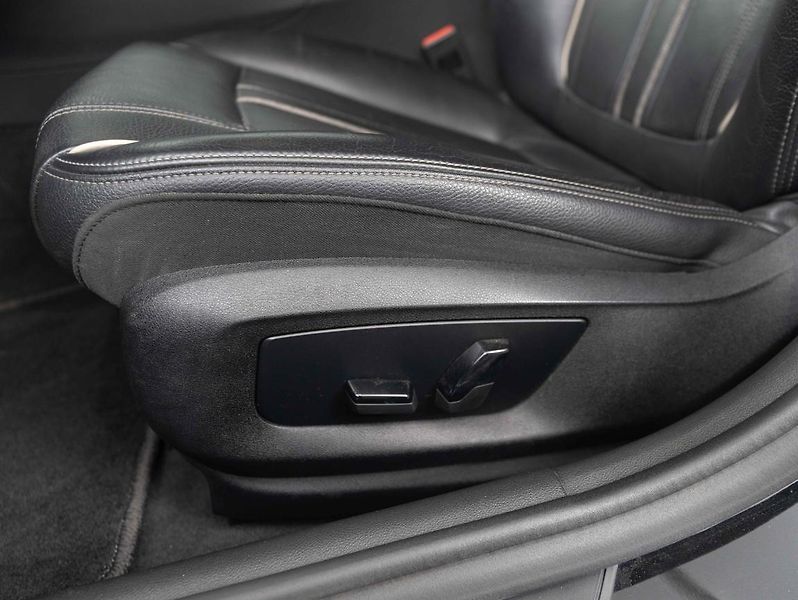 BMW Řada 5 520d xDrive - fotka 20 z 22