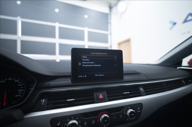 Audi A5 2,0 TDI SPORTBACK NAVI KAMERA - fotka 36 z 44