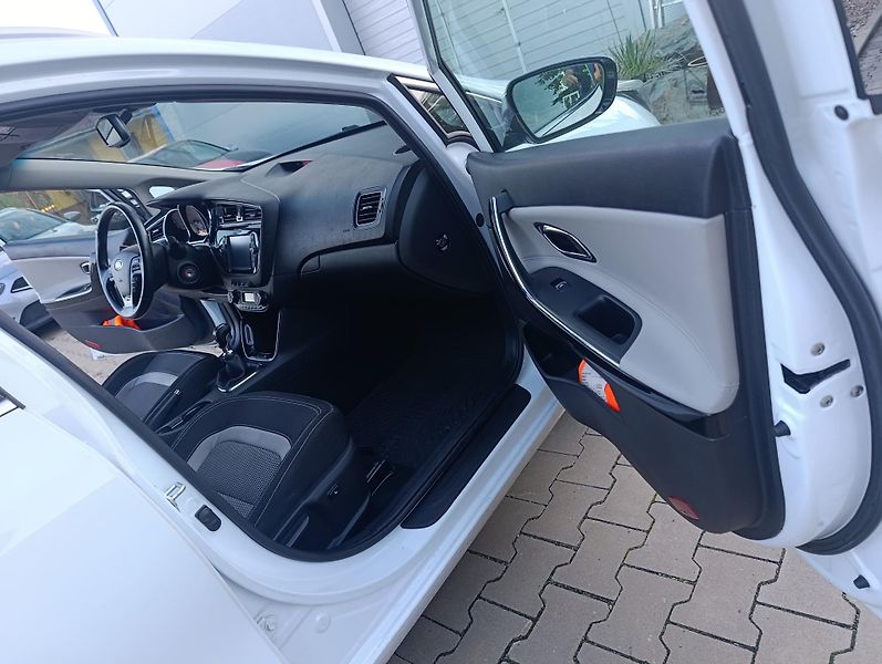 Kia Ceed SW (2018) TOP - fotka 8 z 11