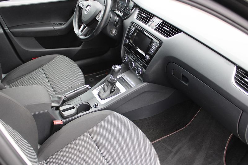 Škoda Octavia (2013) 2,0TDI NAVI KLIMA TEMPOMAT ALU - fotka 12 z 19