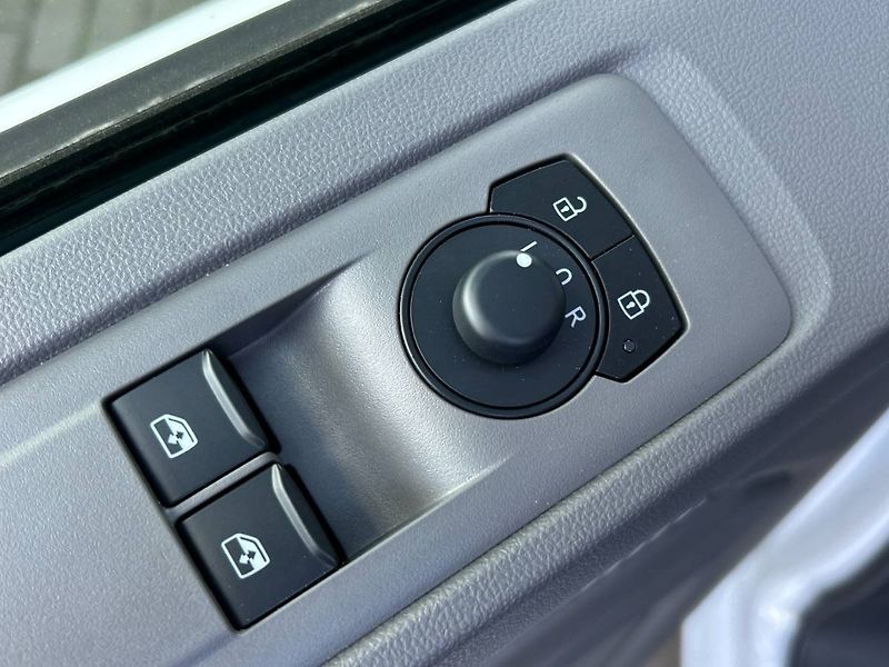 Volkswagen Transporter (2026) e skříň 100kW KR - fotka 27 z 31