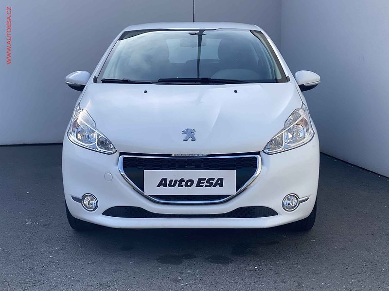 Peugeot 208 (2013) 1.2 VTi, ČR - fotka 2 z 17