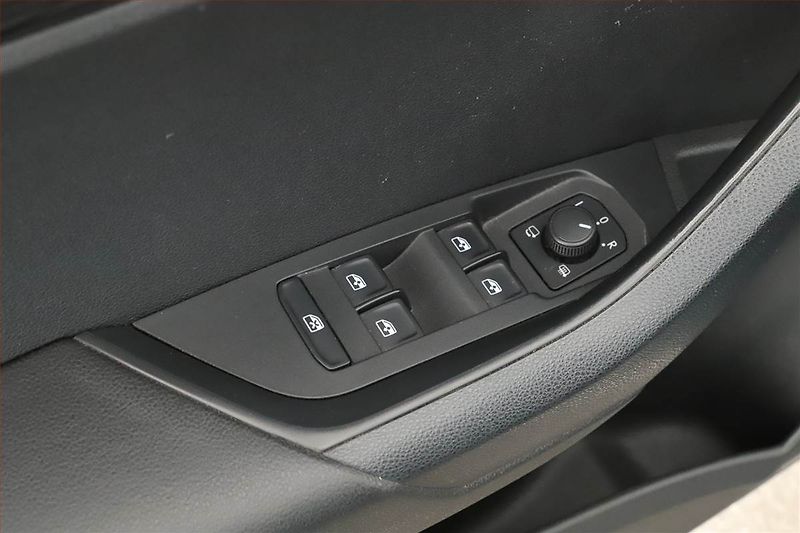 Škoda Karoq (2019) 1.6 TDI, Automat, Tempomat - fotka 17 z 17